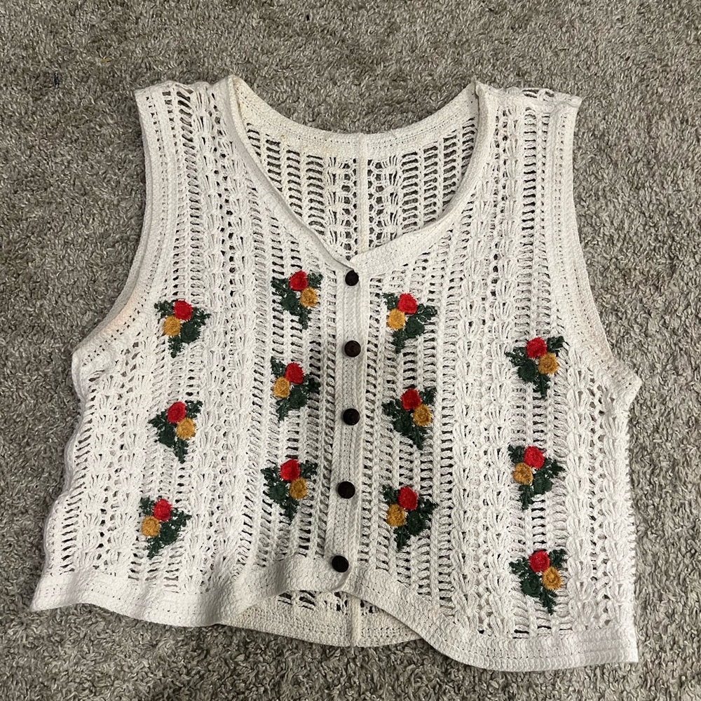 VINTAGE THRIFTED CROCHET TOP